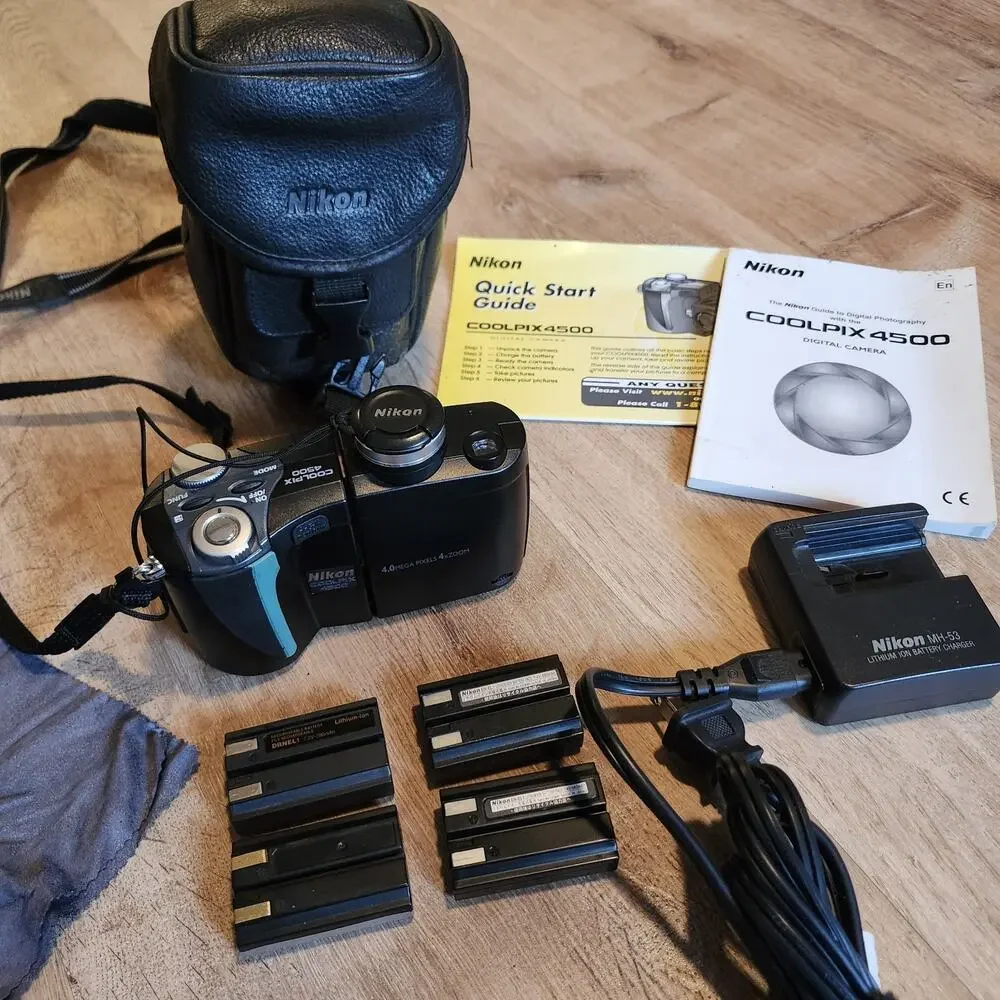 Nikon COOLPIX 4500 Compact Digital Camera 4 Battery Charger Memory Tested Japan